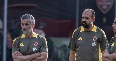 ريبيرو يضع اللمسات الأخيرة مع معاونيه لتجهيز الأهلي لمواجهة بالميراس