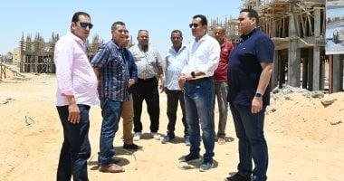وزير الإسكان يراقب تقدم مشروعات المرافق والطرق ومشروع ديارنا السكني بالعاشر من رمضان