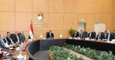 وزير الإسكان يراقب تطورات منطقة الأعمال المركزية بالعاصمة الإدارية الجديدة