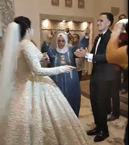ناصر منسى يستقبل زفافه في الشرقية وسط الأهل والأصدقاء - شاهد الفيديو والصور الحصرية