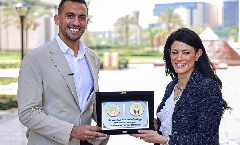 وزيرة التخطيط تحتفل باليوم الأولمبي وتكرم لاعبة مصر المتميزة