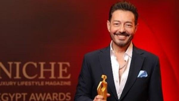 أحمد زاهر يُكرم بجائزة "نجم العام" عن دوره في "سيد الناس"