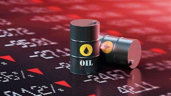 أسعار النفط تهبط لأدنى مستوياتها في أسبوعين بعد تهدئة المخاوف الجيوسياسية في الشرق الأوسط