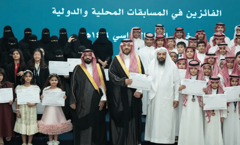 أمير الحدود الشمالية يكرّم الطلاب والطالبات الفائزين في المسابقات المحلية والدولية