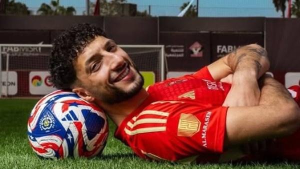إعلامي يكشف مصير وسام أبو علي مع الأهلي