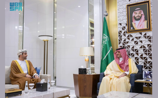 الأمير عبدالعزيز بن سعود يستقبل سفير سلطنة عمان المعيّن حديثًا لدى المملكة