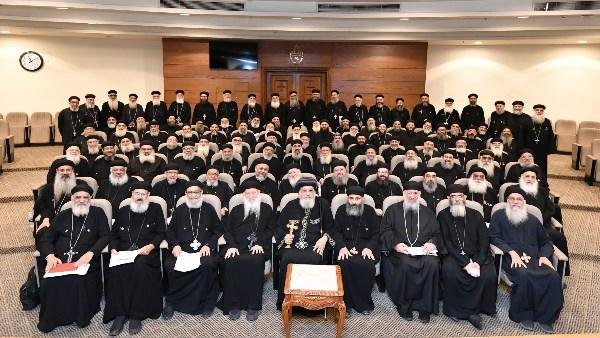 البابا تواضروس يلتقى وكلاء المطرانيات وأعضاء المجالس الإكليريكية الفرعية