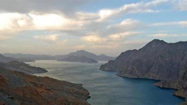 البرلمان الإيراني يقرر إغلاق مضيق هرمز