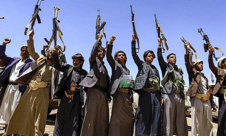 الحوثيون يهددون بضرب السفن الأمريكية في البحر الأحمر