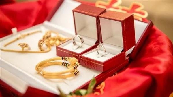 الشبكة لمن والهدايا عند فسخ الخطبة من قبل الخاطب؟.. الإفتاء تجيب