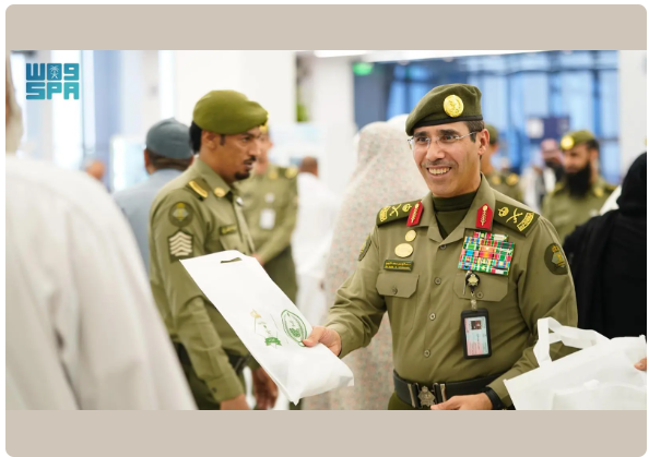 اللواء صالح المربع يتفقد خدمات الجوازات لضيوف الرحمن في منفذ جديدة عرعر