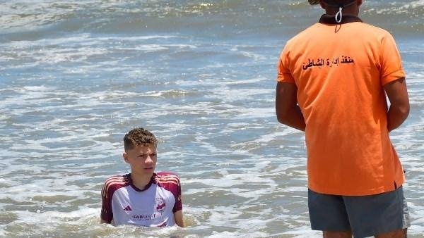 المحافظ يوجه بالمرور الدوري بطول شاطئ بورسعيد لرصد أي حالة غرق أو طوارئ .. صور