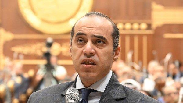 المستشار محمود فوزي: الحكومة تمارس عملها في ظروف استثنائية.. ونرفض وصفها بـ"النبت الشيطاني"