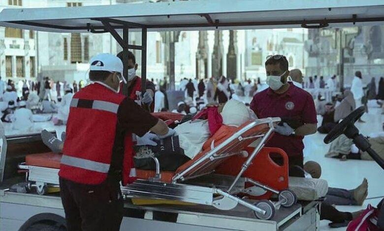 «الهلال الأحمر» تنجح في توليد حاجة إندونيسية بساحات المسجد الحرام