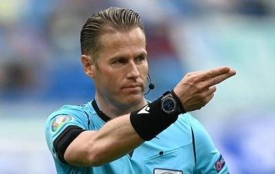 الهولندي ماكيلي حكماً لمباراة الهلال وباتشوكا