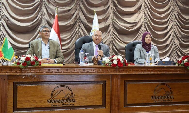 الوزير :عدم إصدار تراخيص صناعية جديدة إلا داخل مناطق صناعية مكتملة المرافق