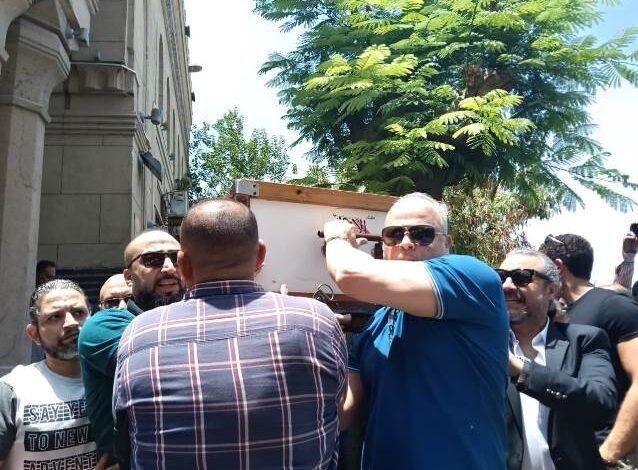 انتهاء تشيع جنازة على الكاتب محمد عبدالمنعم ودفنه بمقابر لعائلة
