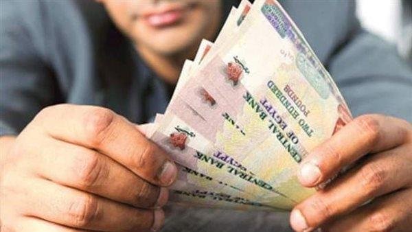 بخطوات بسيطة.. ما المطلوب لتحويل راتب موظف إلى حسابه البنكي؟
