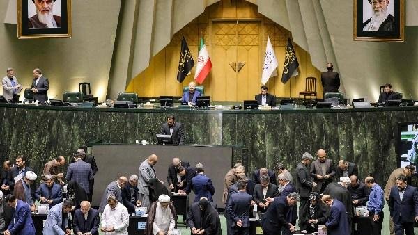 بعد الهجوم على منشآتها النووية.. إيران تلوح بالانسحاب من معاهدة حظر الانتشار النووي