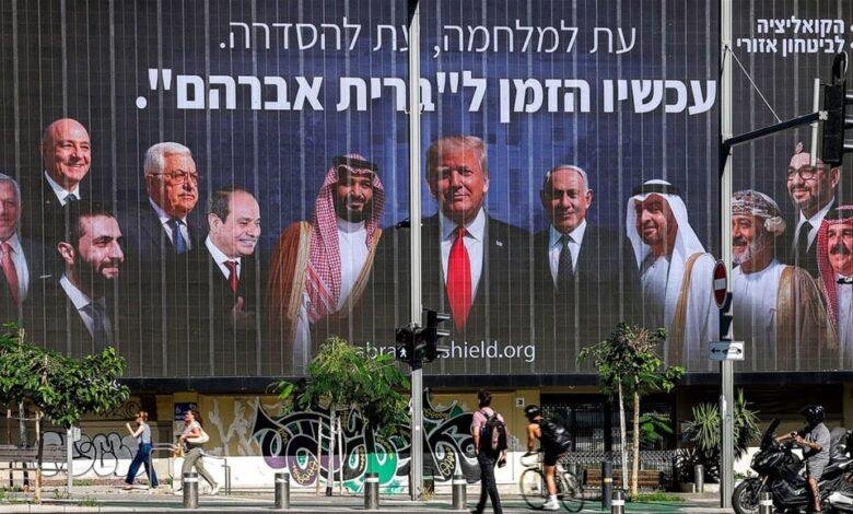 تضم ترامب ونتنياهو وقادة عرب.. ما قصة الصورة الإعلانية في "تل ابيب"؟