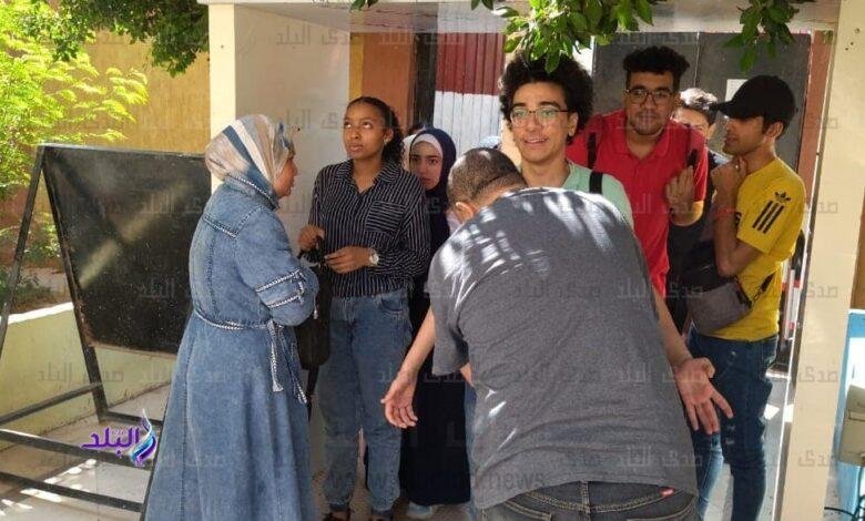 تعليمات بدخول طلاب الثانوية العامة للجانهم 8:30 صباحا و التفتيش قبل الامتحان