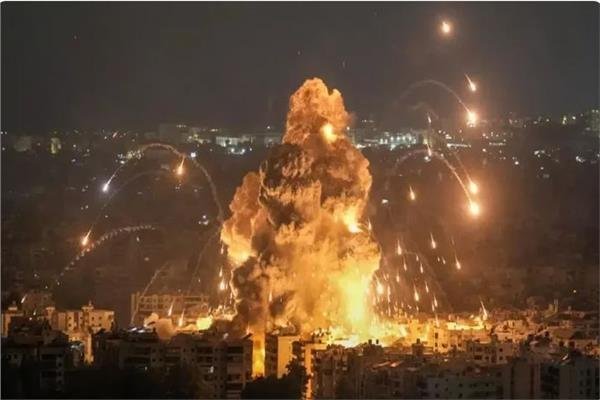 جيش الاحتلال يعلن قصف موقع لحزب الله في جنوب لبنان