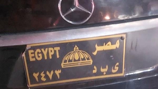 دخلوا بيها في الرصيف.. أطفال يقودون سيارة نائب برلماني ويتسببون في تحطيمها بفيصل |صور