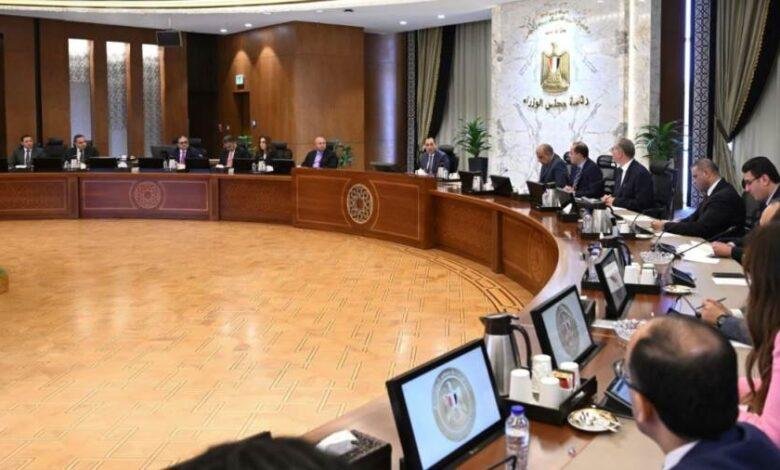 رئيس الوزراء يترأس اجتماع "لجنة الأزمات"
