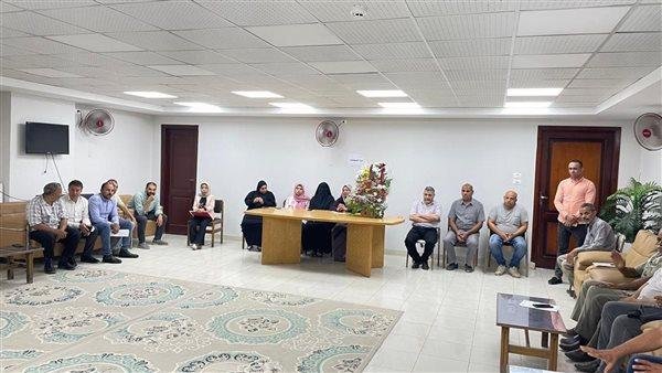 رئيس مركز ابشواي تجتمع بمديري الإدارات بالوحدة المحلية لمركز ابشواي