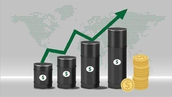 رويترز: أسعار النفط مرشحة للارتفاع 5 دولارات للبرميل مع افتتاح الأسواق