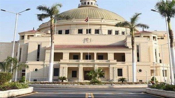 سقوط طائرة درون أمام باب جامعة القاهرة تابعة لمشروع تخرج طلاب بكلية الهندسة