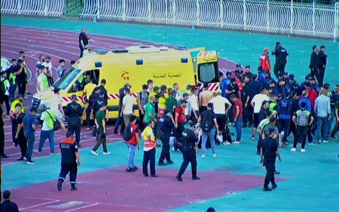 سقوط مشجعين من المدرجات خلال احتفالات مولودية الجزائر بلقب الدورى