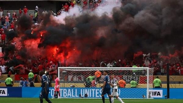 شاهد.. جمهور الوداد يشعل المدرجات بعد الهدف الأول في شباك يوفنتوس