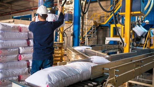 عاجل| بعد وقف الغاز عن المصانع.. وزير الزراعة يطمئن المزارعين بشأن الأسمدة