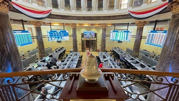 عاجل| هل تأثرت البورصة بالضربة الأمريكية على إيران؟.. خبيرة أسواق المال تجيب