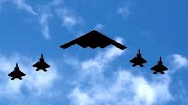 قاذفات B-2 الأمريكية تعبر المحيط الهادئ بينما يدرس ترامب توجيه ضربات لإيران
