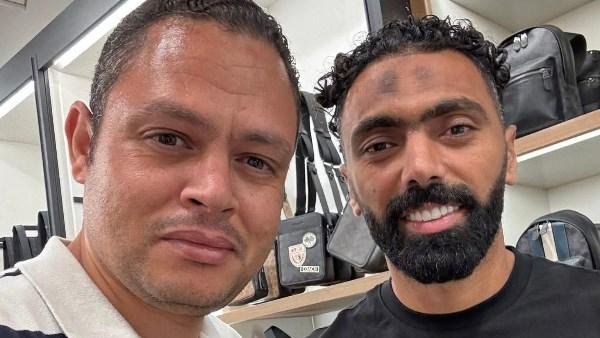 قبل مباراة بورتو .. لاعبو الأهلي يتسوقون في أحد المولات بـ أمريكا