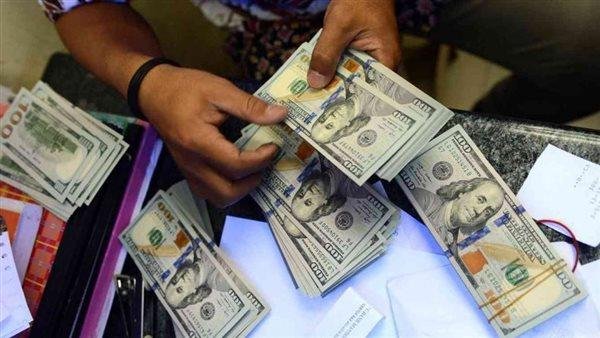 كيف أصبحت تحويلات المصريين طوق نجاة للاقتصاد الوطني؟