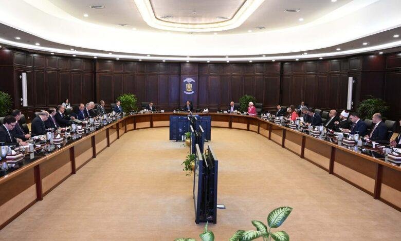 مجلس الوزراءيوافق على مشروع قرار ترقية العاملين بالجهاز الإداري للدولة