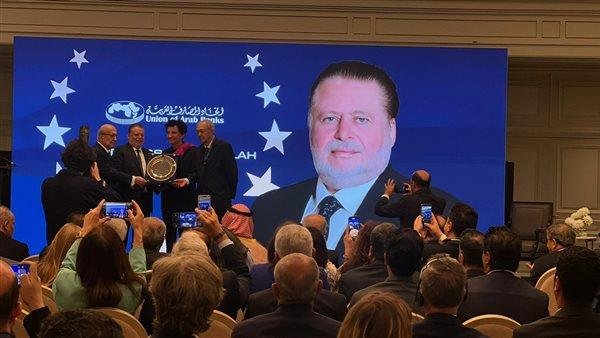 محافظ البنك المركزي المصري يتسلم جائزة "محافظ العام 2025" من اتحاد المصارف العربية