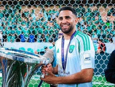 محرز يحصد جائزة أفضل لاعب في نخبة آسيا