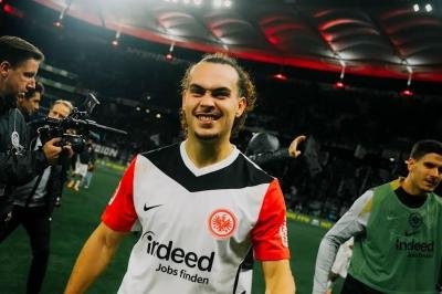 مدافع فرانكفورت على رادار النصر
