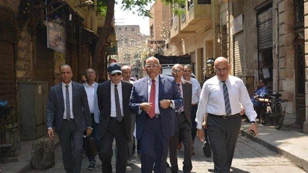 مستشار رئيس الجمهورية يتفقد تطوير باب الفتوح ودرب اللبانة ضمن خطة إحياء القاهرة التاريخية