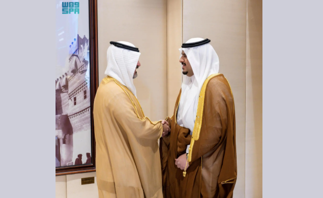 نائب أمير الرياض يستعرض خطة تطوير إجراءات العمل بإمارة المنطقة بالتعاون مع معهد الإدارة