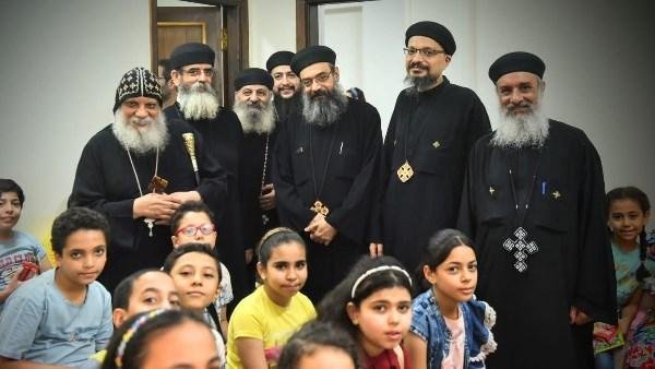 نيافة الأنبا مرقوريوس يزور مدرسة "الأغصان" الصيفية