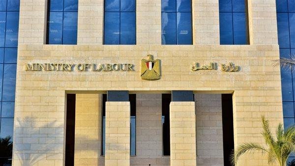 وزارة العمل تعلن تسليم عقود عمل جديدة لذوي الهمم بالقاهرة