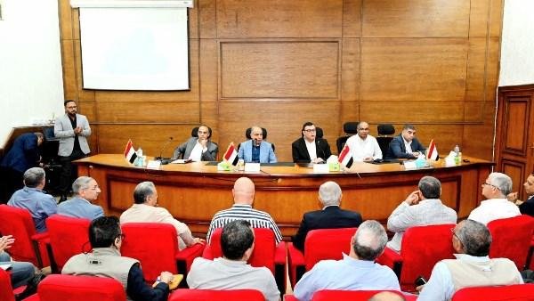 وزير الإسكان ومحافظ المنيا يتابعان عمل منظومتي المياه والصرف ومشروعات حياة كريمة