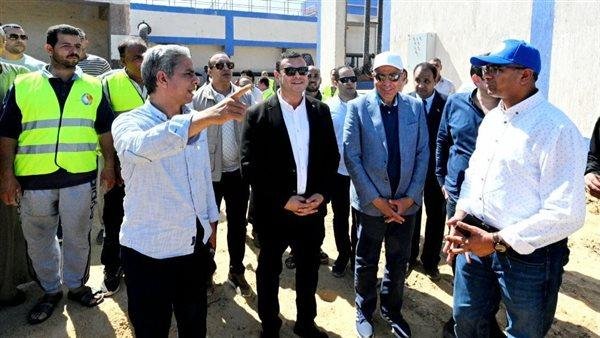 وزير الإسكان ومحافظ المنيا يتفقدان محطة مياه شرب صفانية ومحطة معالجة صرف صحي بلهاسة