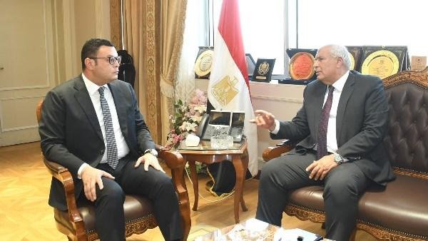 وزير الإسكان ومحافظ الوادي الجديد يبحثان ملفات التعاون في مياه الشرب والصرف الصحي
