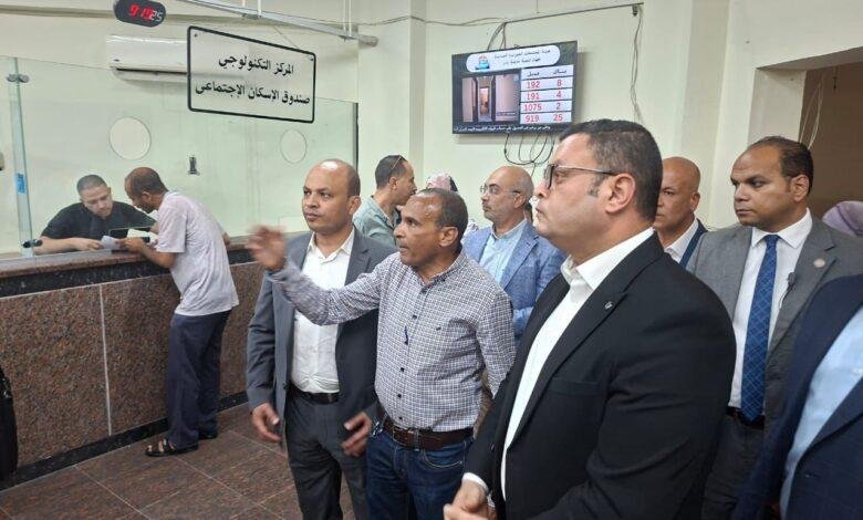 وزير الإسكان يتفقد المركز التكنولوجي لخدمة المواطنين ببدر ويتابع موقف المشروعات بالمدينة
